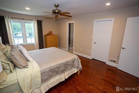 113 Woodmere Drive Sayreville NJ 08859