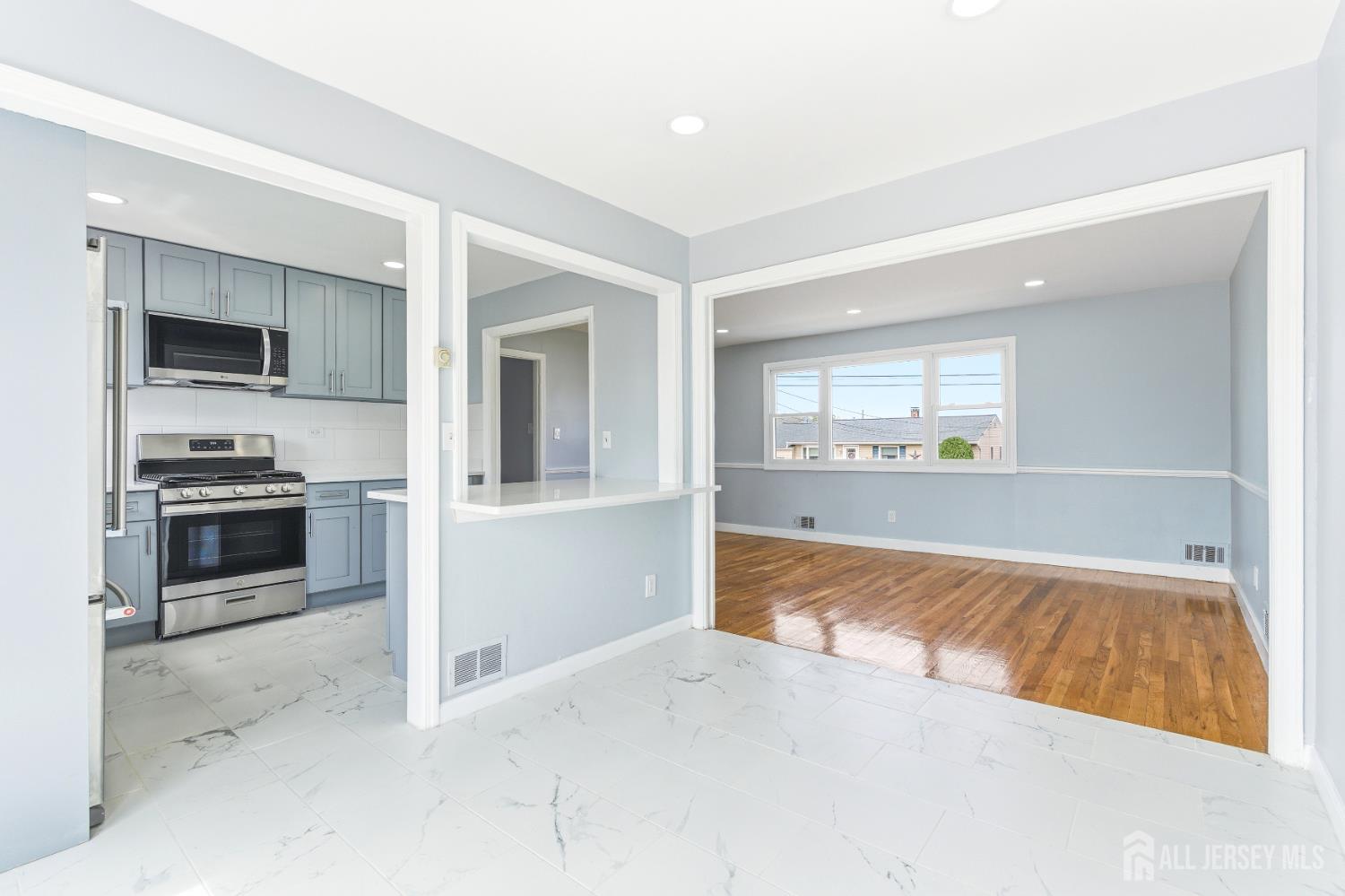 29 Swarthmore Drive Carteret NJ 07008