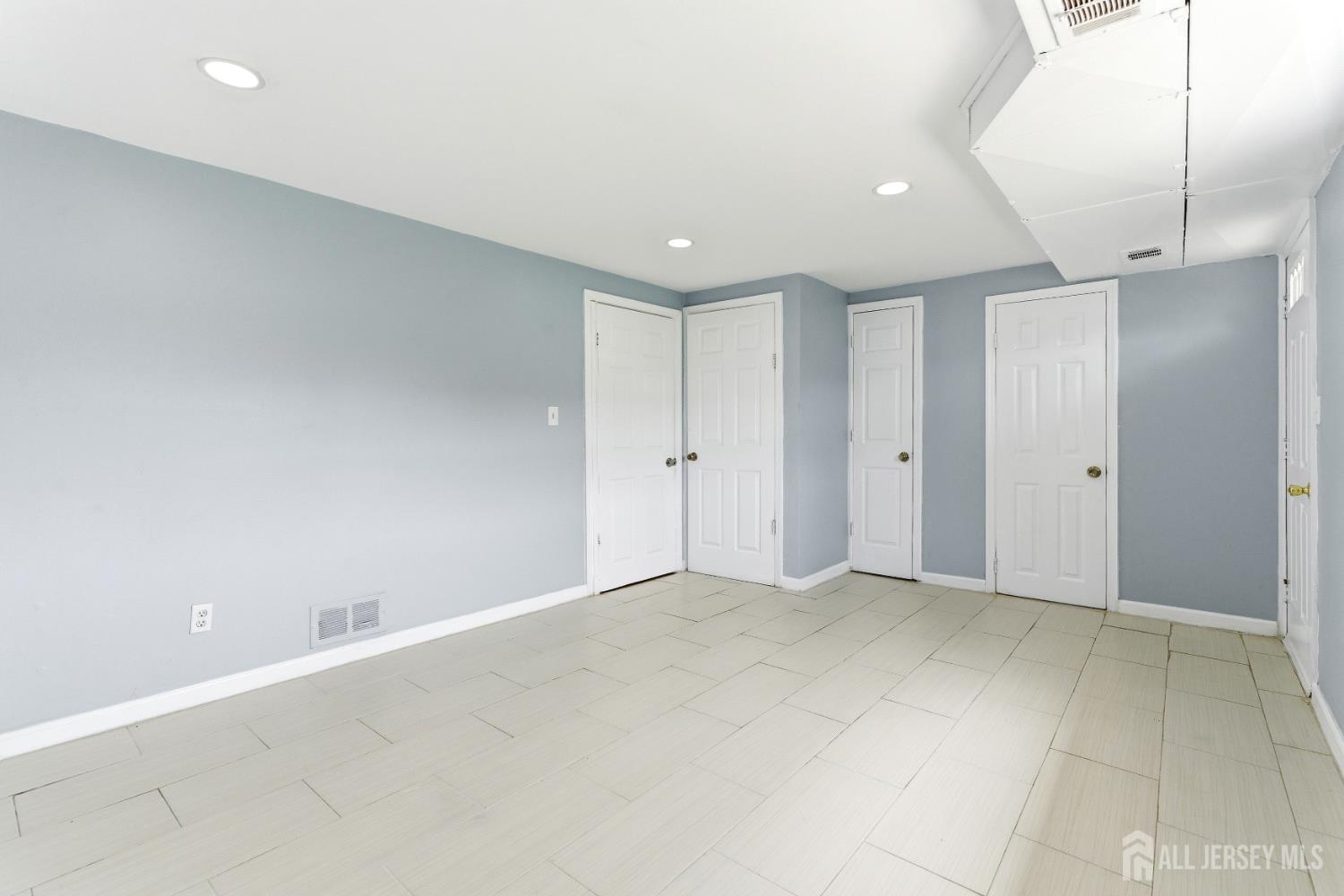 29 Swarthmore Drive Carteret NJ 07008