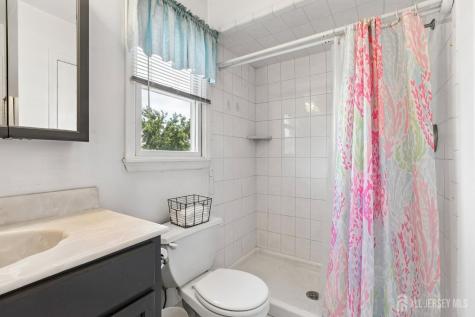 27 W James Place Iselin NJ 08830