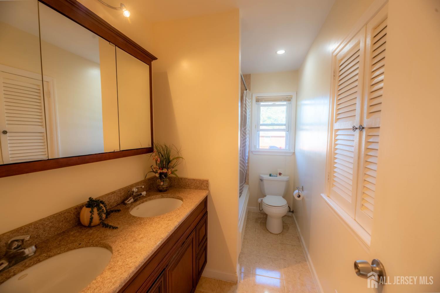4 Charles Court Edison NJ 08820
