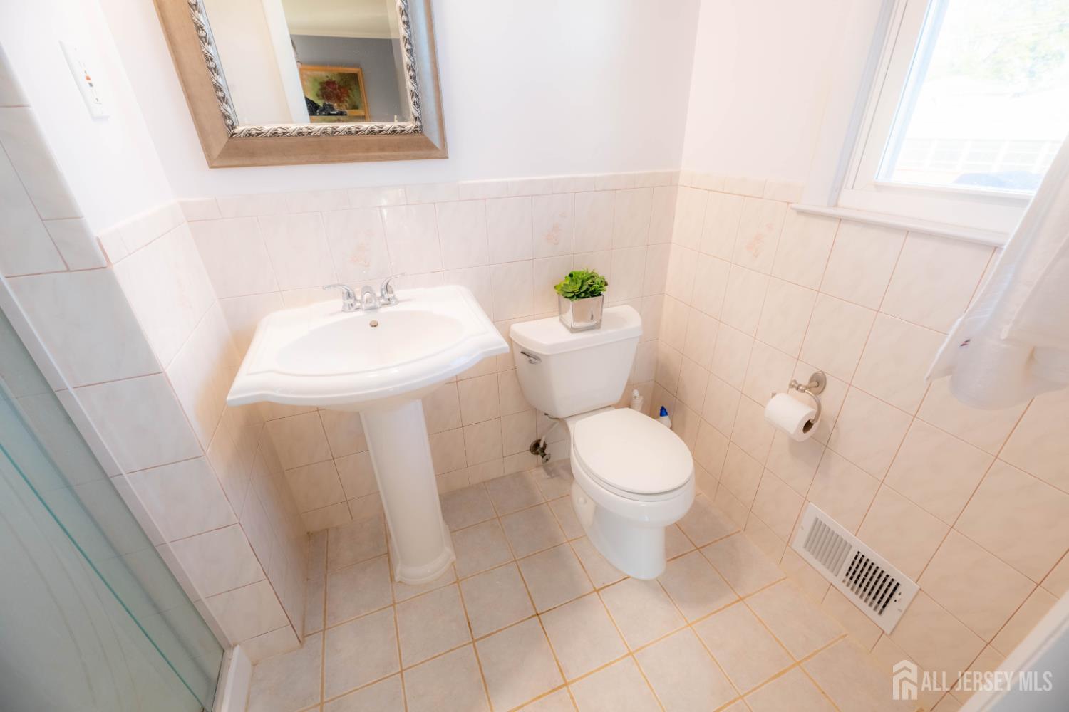4 Charles Court Edison NJ 08820