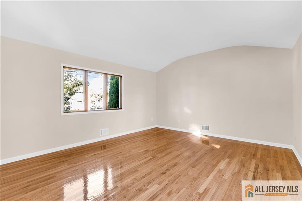 102 Avonridge Road Raritan NJ 08869