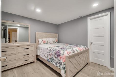 12 Pierrepont Avenue Middlesex NJ 08846