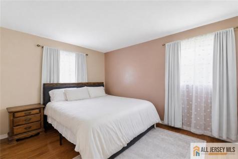8 Lauretta Drive East Brunswick NJ 08816