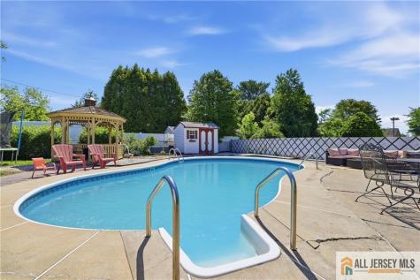 8 Lauretta Drive East Brunswick NJ 08816