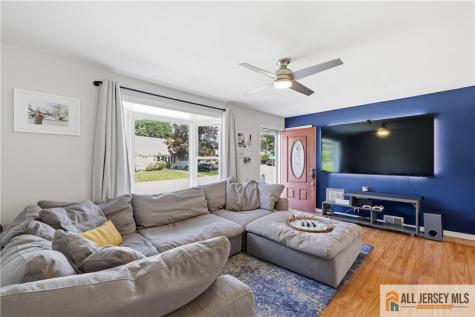 8 Lauretta Drive East Brunswick NJ 08816