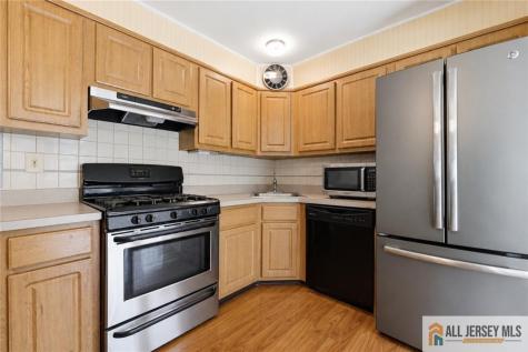 8 Lauretta Drive East Brunswick NJ 08816