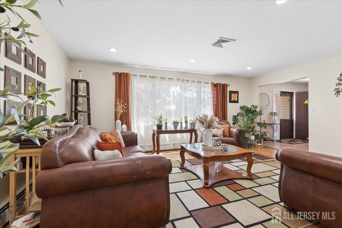 24 Sandalwood Drive Edison NJ 08820