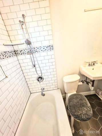 19 E 2nd Street Port Reading NJ 07064