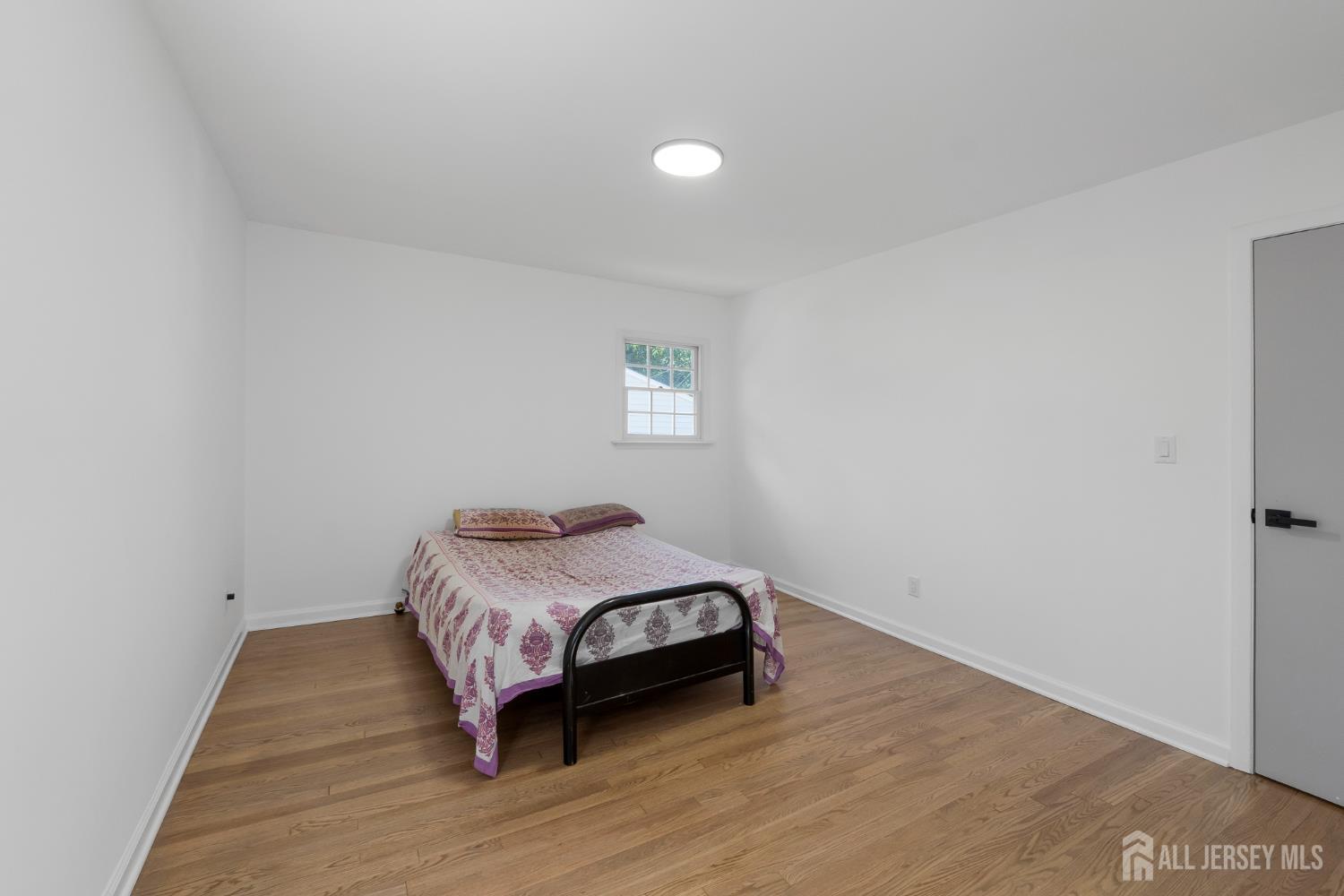 33 Larchmont Road Edison NJ 08837