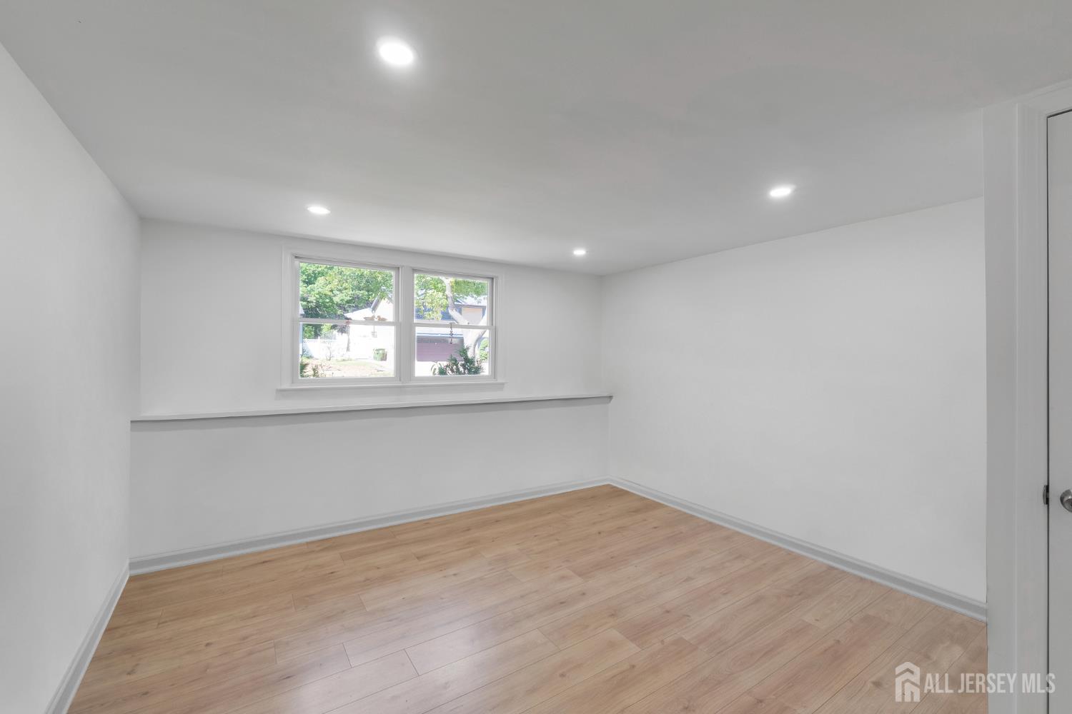 33 Larchmont Road Edison NJ 08837