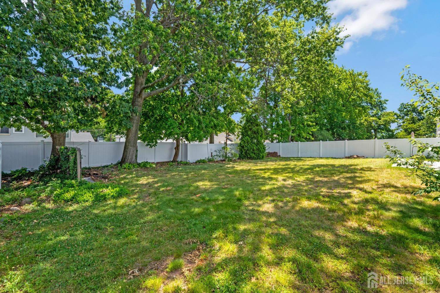33 Larchmont Road Edison NJ 08837