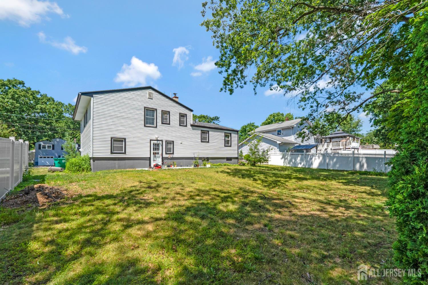 33 Larchmont Road Edison NJ 08837