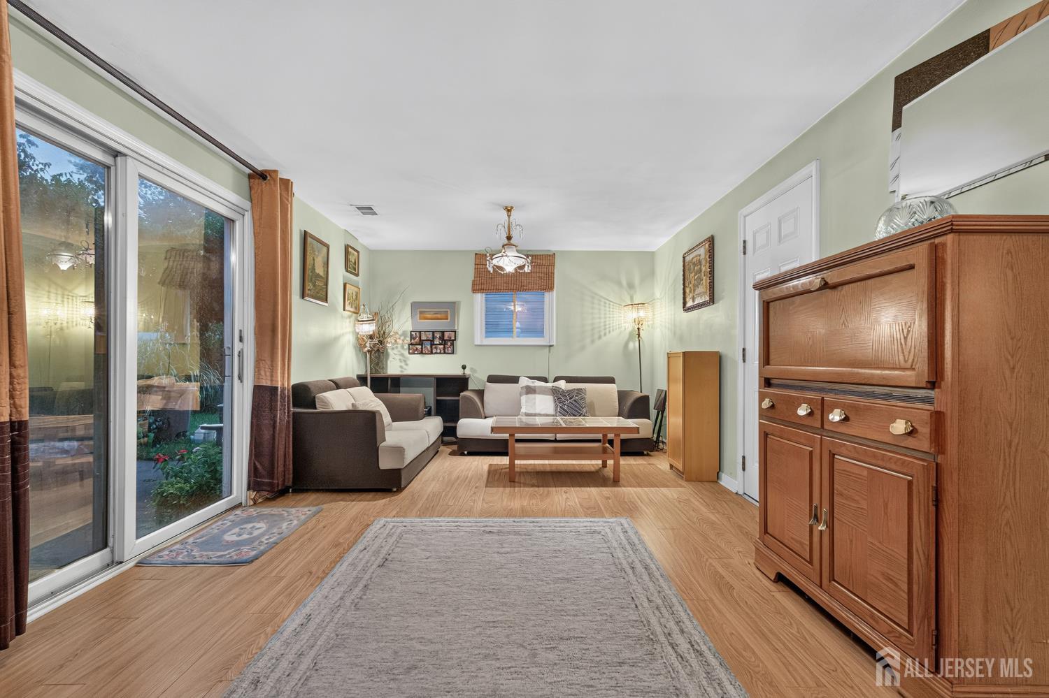8 Growney Street Edison NJ 08817