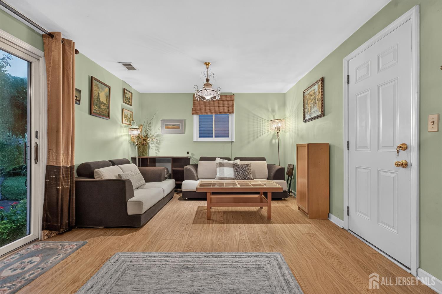 8 Growney Street Edison NJ 08817