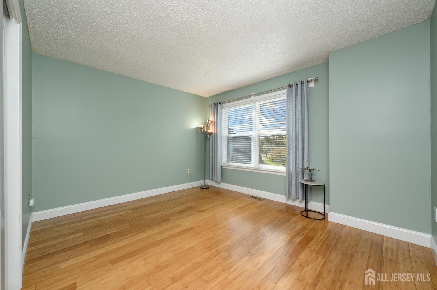 27 Longbrook Lane Howell NJ 07728