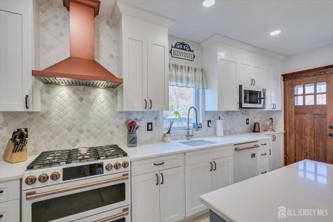 302 Mountainview Terrace Dunellen NJ 08812