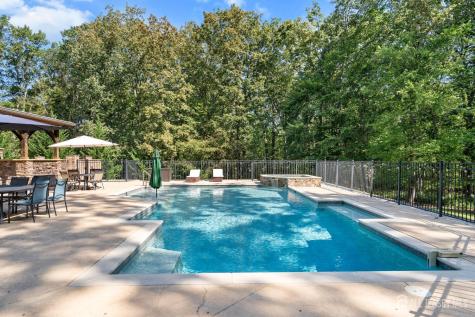 6 Lamb Lane Manalapan NJ 07726