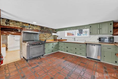 28 Old Clinton Road Raritan NJ 08822