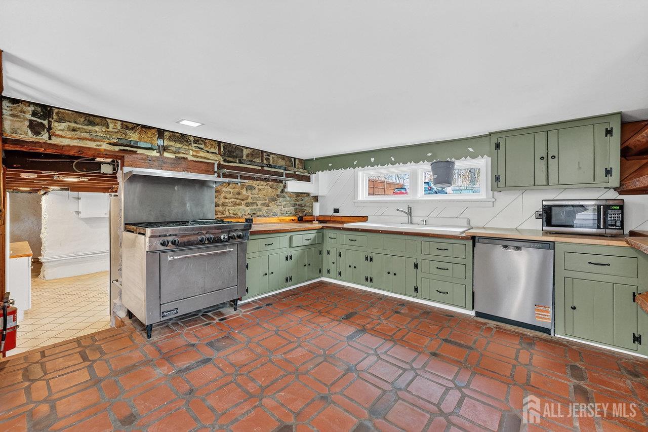 28 Old Clinton Road Raritan NJ 08822