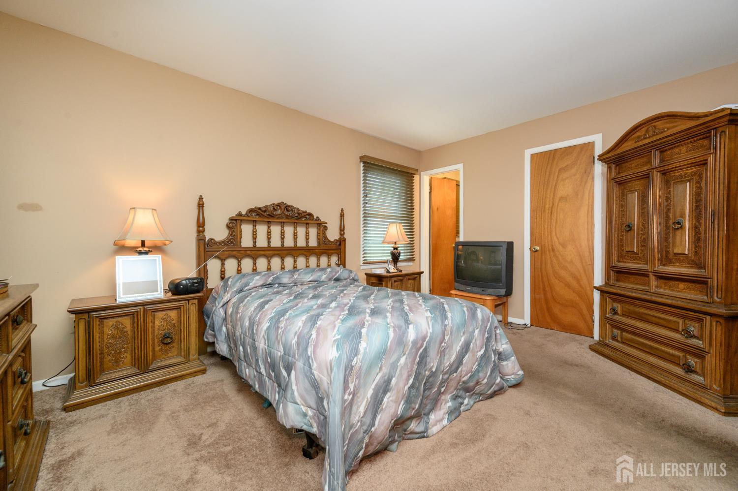 5 Evergreen Place Howell NJ 07731