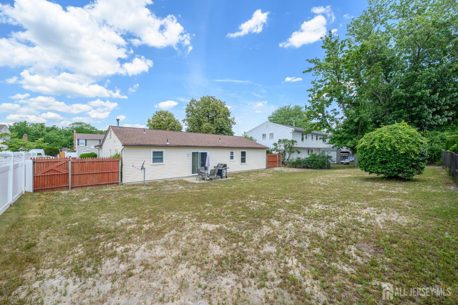 5 Evergreen Place Howell NJ 07731