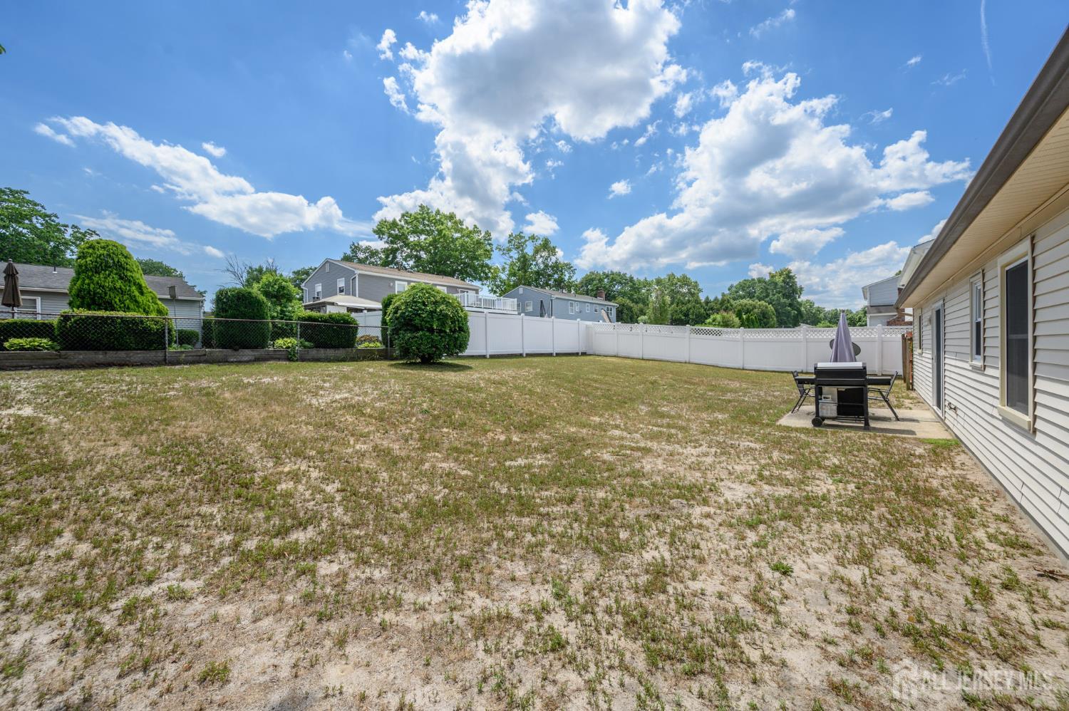 5 Evergreen Place Howell NJ 07731