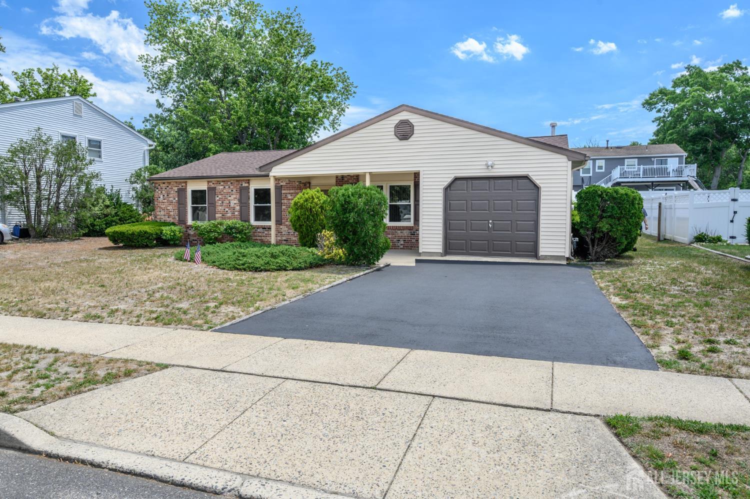 5 Evergreen Place Howell NJ 07731
