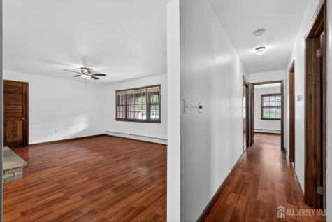 212 Oxford Road Edison NJ 08820