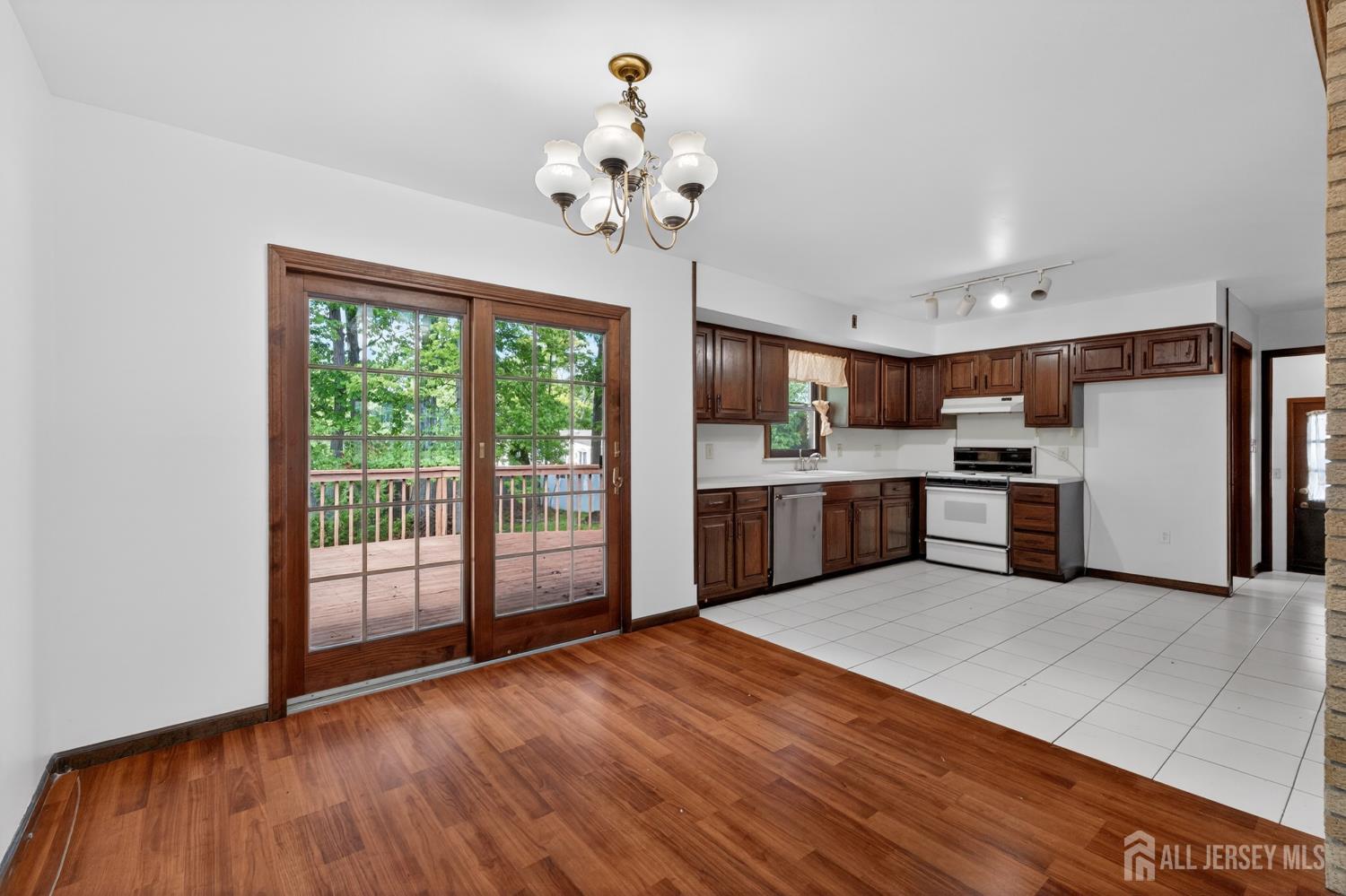 212 Oxford Road Edison NJ 08820