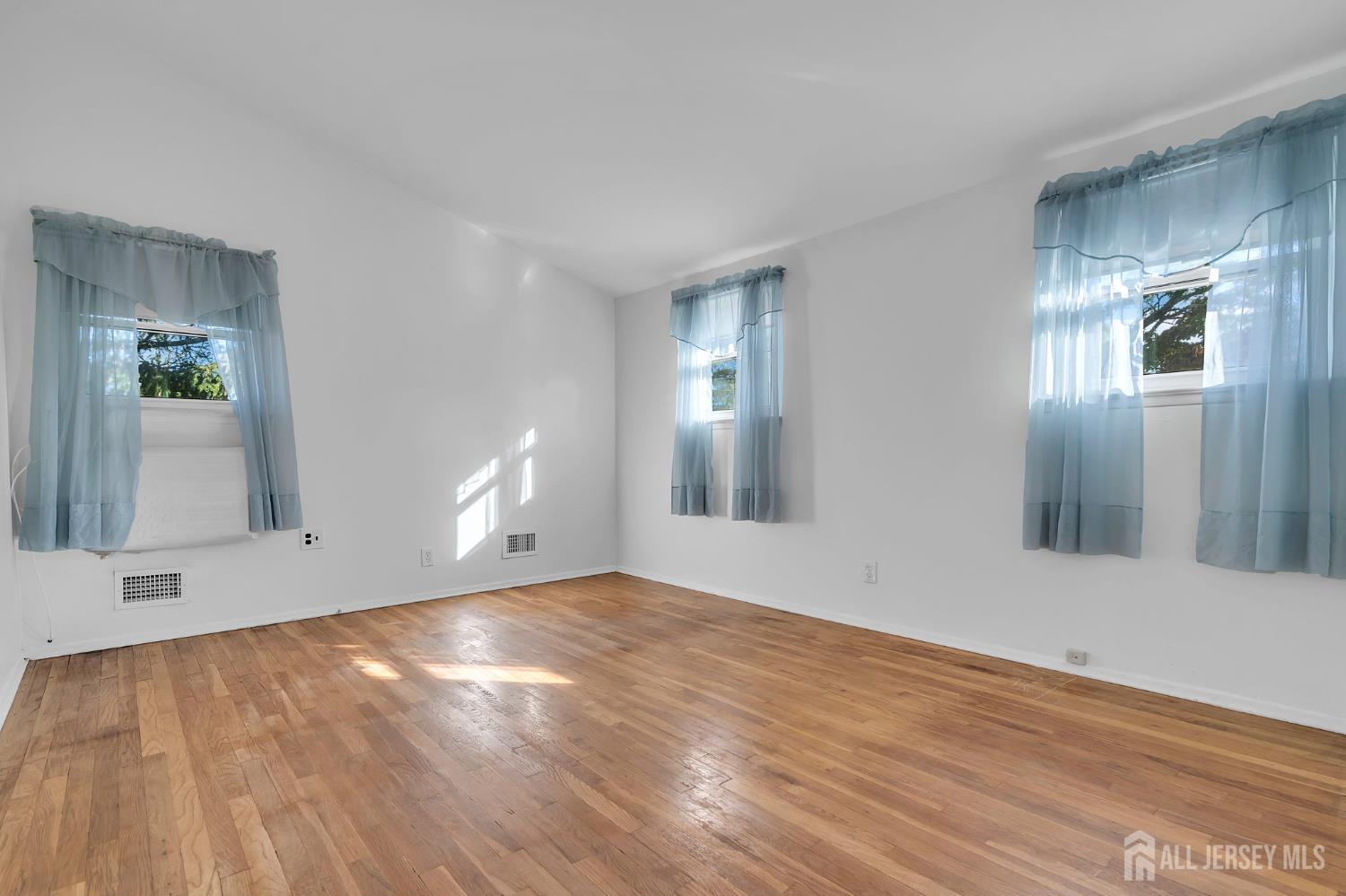 6 Pearl Road East Brunswick NJ 08816