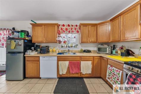 643 Drake Avenue Middlesex NJ 08846