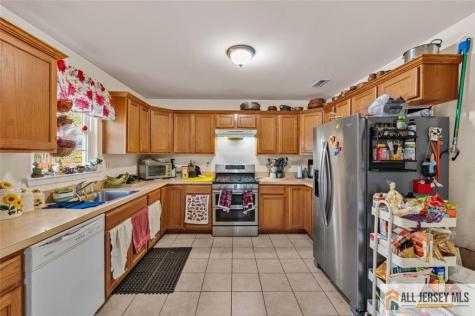 643 Drake Avenue Middlesex NJ 08846