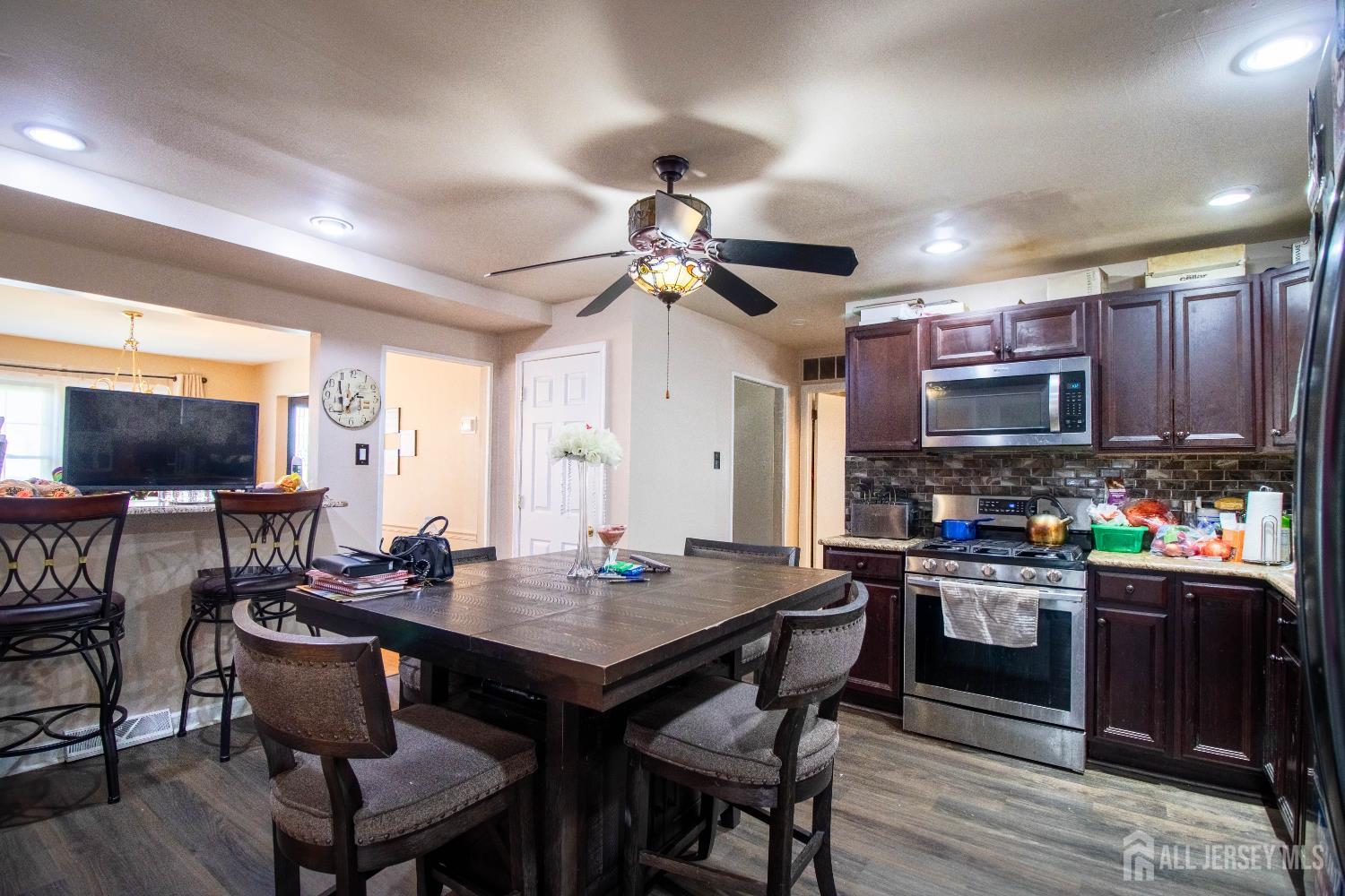 28 Wellington Place Burlington City NJ 08016