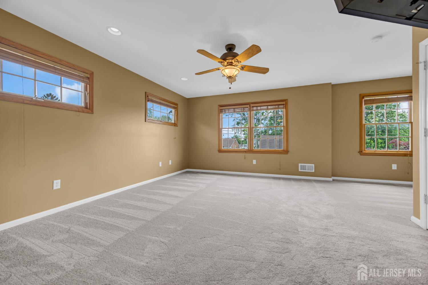 137 Woodland Avenue Fords NJ 08863