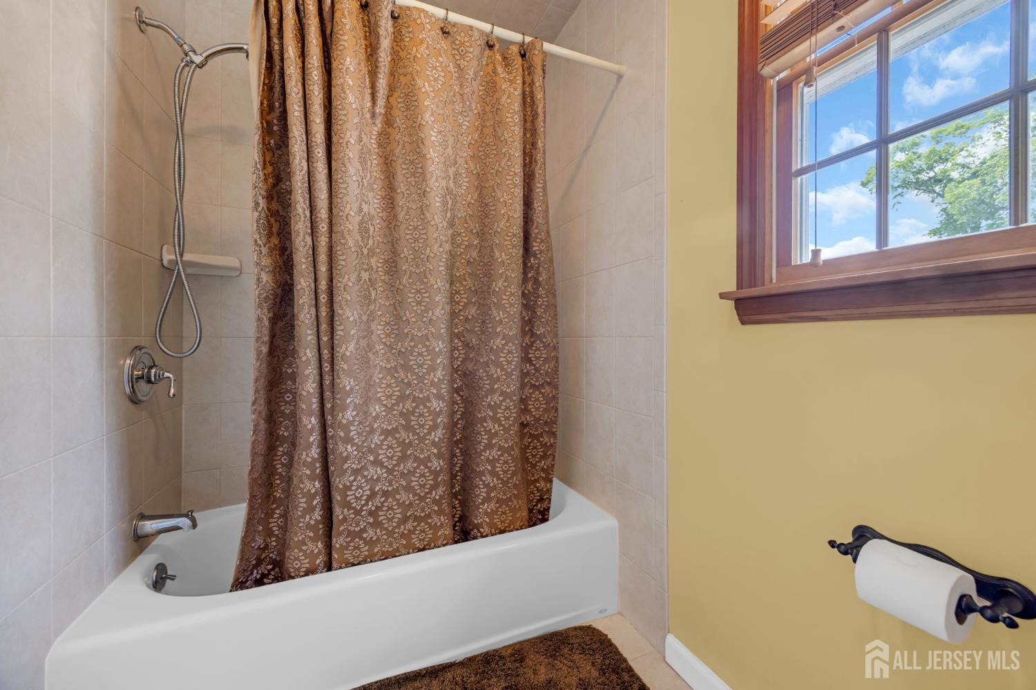 137 Woodland Avenue Fords NJ 08863