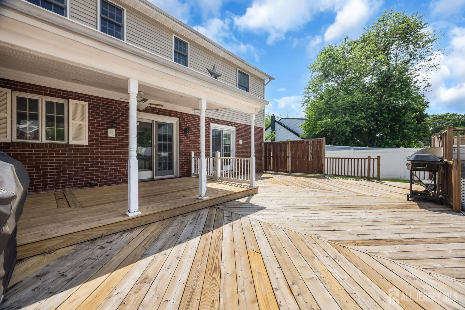 137 Woodland Avenue Fords NJ 08863