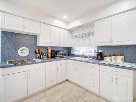 17 Thelma Court Colonia NJ 07067