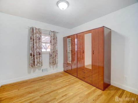 17 Thelma Court Colonia NJ 07067