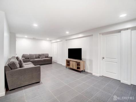 17 Thelma Court Colonia NJ 07067
