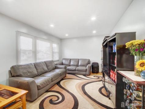 17 Thelma Court Colonia NJ 07067