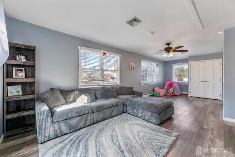 8 Tanglewood Drive Barnegat NJ 08005