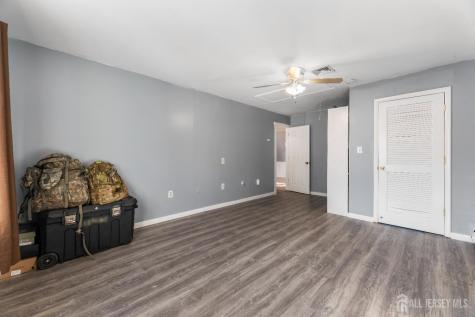 8 Tanglewood Drive Barnegat NJ 08005