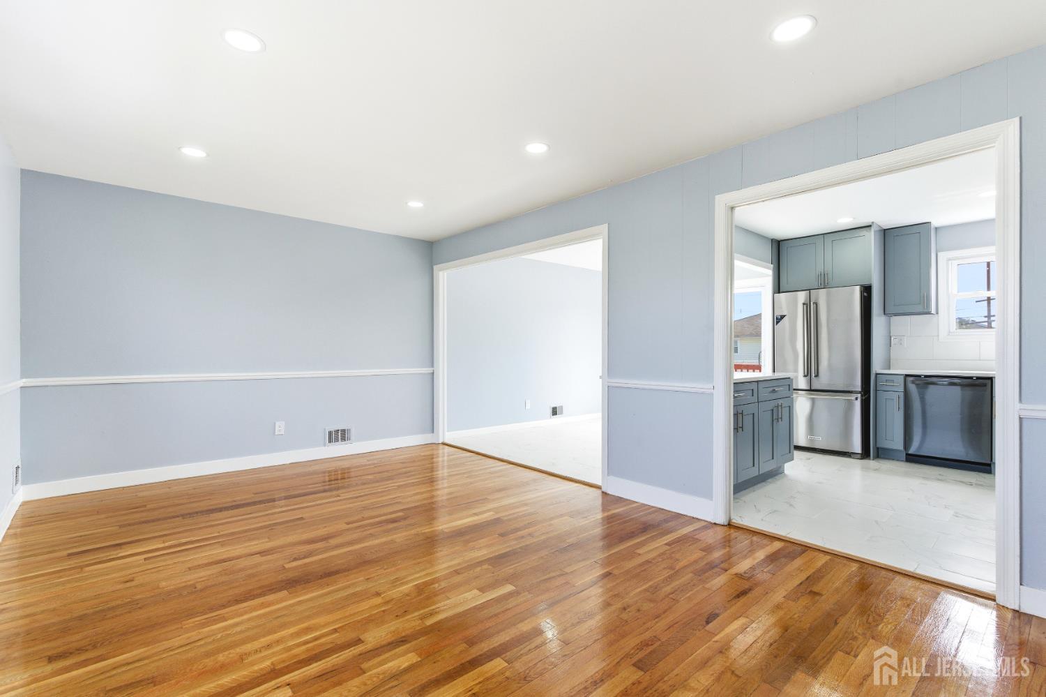 29 Swarthmore Drive Carteret NJ 07008