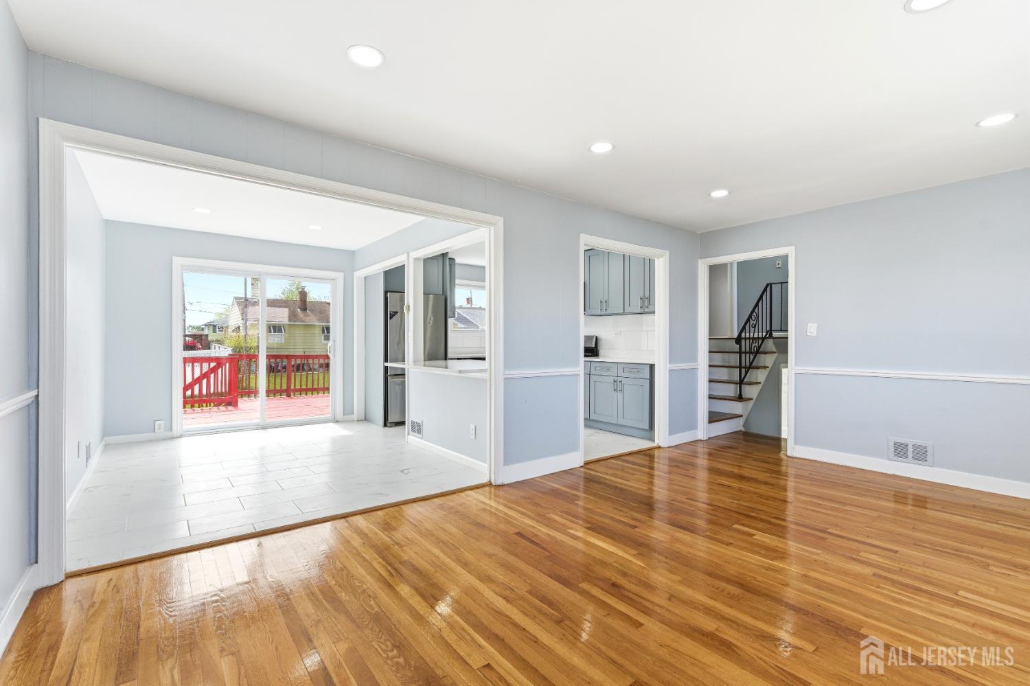 29 Swarthmore Drive Carteret NJ 07008