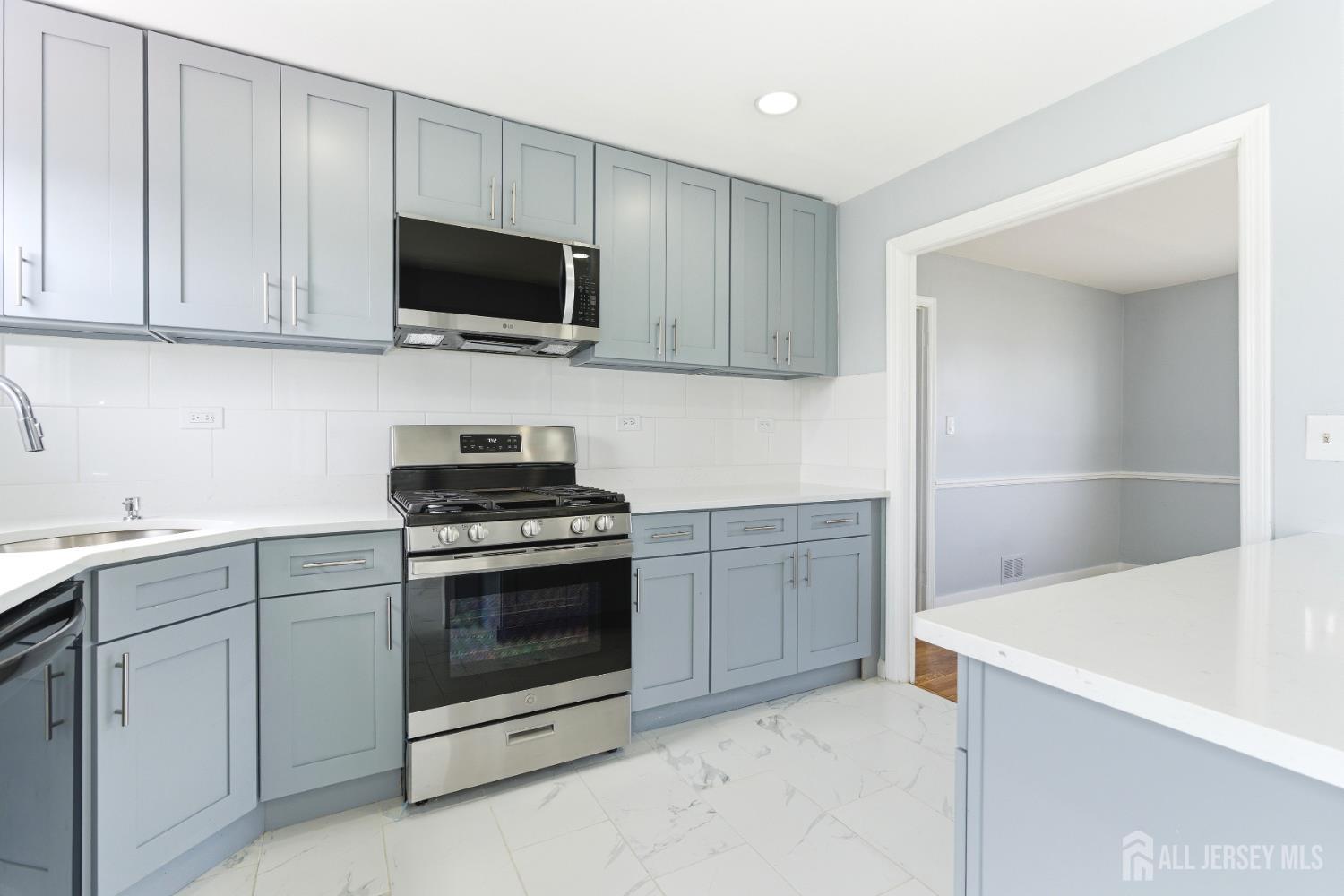 29 Swarthmore Drive Carteret NJ 07008