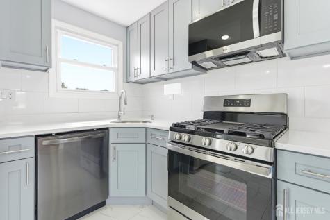 29 Swarthmore Drive Carteret NJ 07008