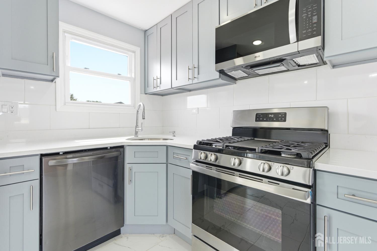 29 Swarthmore Drive Carteret NJ 07008