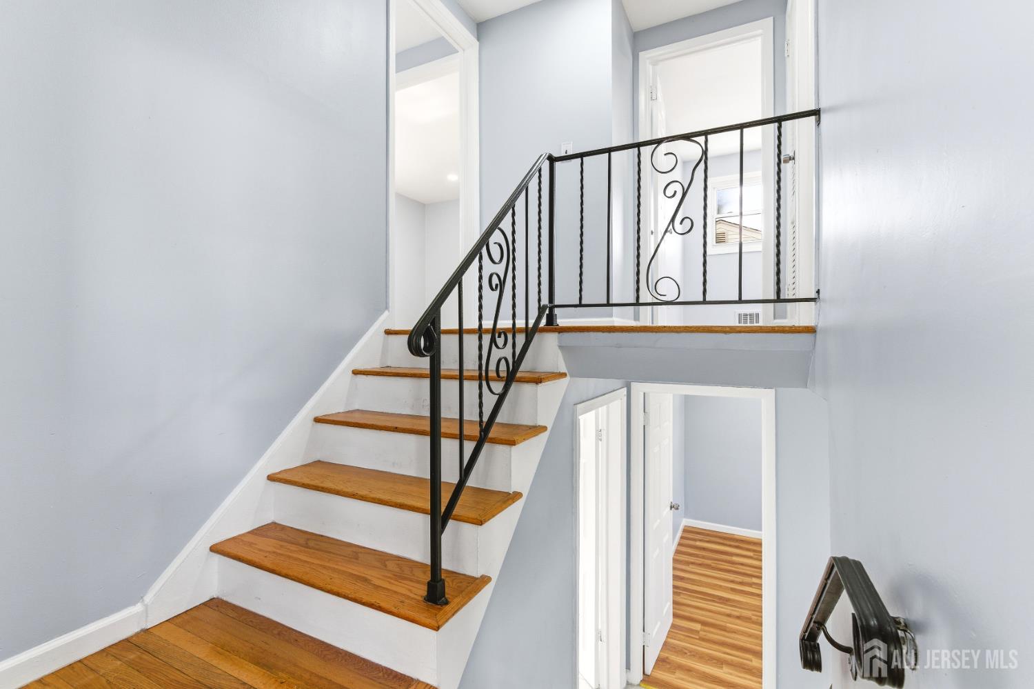 29 Swarthmore Drive Carteret NJ 07008